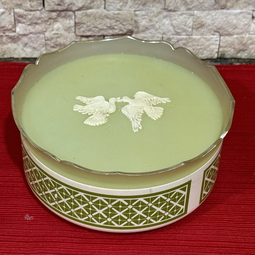1960s Avon Somewhere Beauty Avocado Green Powder‎ Box • White Doves Trinket Box